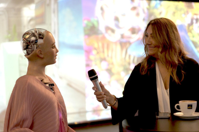 Robot Sophia Röportajı Ödül Getirdi