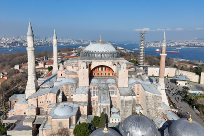 Ayasofya-i Kebir Camii Şerifi'ne Ramazan mahyası asıldı