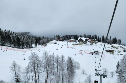 Artvin Atabarı Kayak Merkezi yine kayak severlerin ilgi odağı oldu