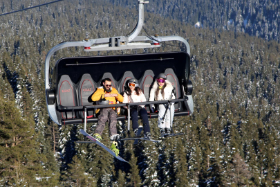 Ilgaz Yurduntepe Kayak Merkezi'nde mart ayında kayak yapılıyor