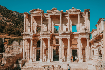 Efes Antik Kenti: Tarih ve Kültürün İzinde