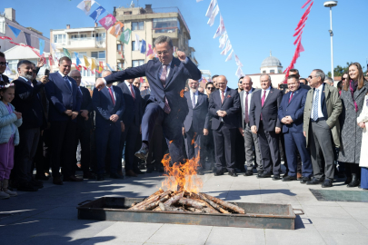 Mesir Festivali Nevruz ateşinin yakılmasıyla başladı