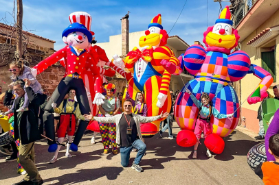 Mostra Karnavalı İzmir’den Sakız’a uzanan dostluk eli ile renklendi