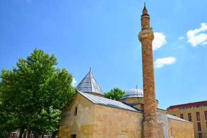 Ahi Evran Türbesi: Ahilik Geleneğinin İzlerini Taşıyan Bir Mabed