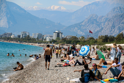 Antalya'da bayramdaki yoğunluk yaz aylarını aratmadı