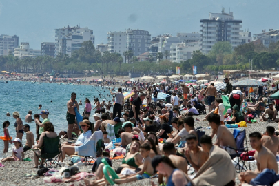 Antalya'da İstanbul'u aratmayan tatil yoğunluğu