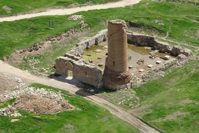 Eski Van Şehri’ndeki tarihi yapılar ayağa kaldırılıyor