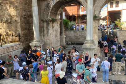 Turist rehberleri ve seyahat acentelerine ilişkin yapılan düzenleme sektörü dönüştürecek