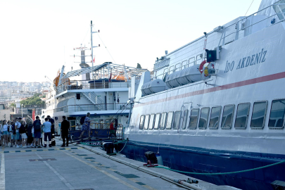 Kuşadası'ndan Sisam'a olan feribot seferlerine yoğun ilgi