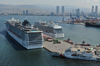 İzmir’e uzun aradan sonra 2 kruvaziyer gemisi geldi