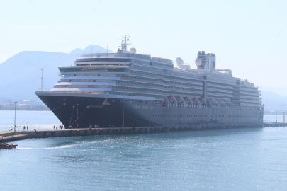 Turizm kenti Alanya’ya sezonun 2’nci yolcu gemisi demirledi