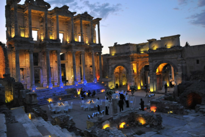 500 bin turist Efes’i gece gezecek