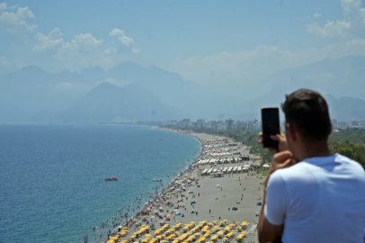 The holiday crowds on the beaches of Antalya continue to increase