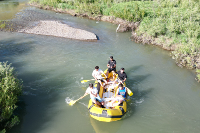 Beytüşşebaplı sporcular 35 kilometrelik mendereslerde rafting yaptı