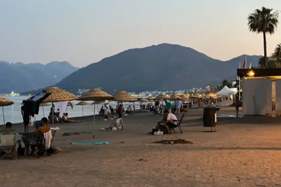 People of Marmaris flock to the beaches at sunset