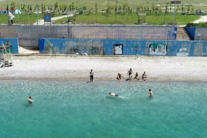 "Van's Mollakasım Public Beach welcomes its guests with its Blue Flag