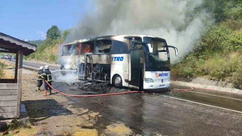 Metro Turizm’in Mercedes marka otobüsü alev alev yandı