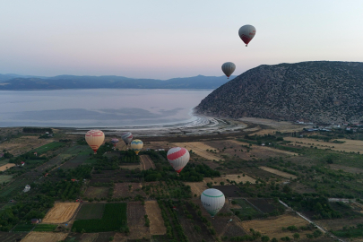 Salda Gölü'nde sıcak hava balonuyla ilk uçuş