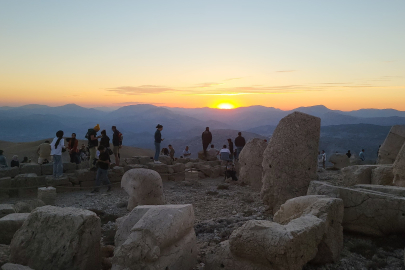 Nemrut’un zirvesinde her yıl binlerce kişi güneşin doğuşunu izliyor