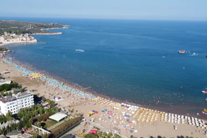 Sea temperature 32 degrees: Crowds of vacationers at Kızkalesi