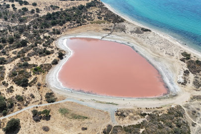 2 bin yıllık antik liman kalpli pembe göle dönüştü