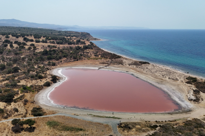 2 bin yıllık antik liman kalpli pembe göle dönüştü