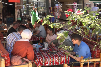 Gaziantep'in tarihi çarşılarında hafta sonu yoğunluğu