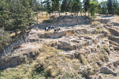 9 bin yıllık Yumuktepe Höyüğü'nde kazı çalışmaları sürüyor