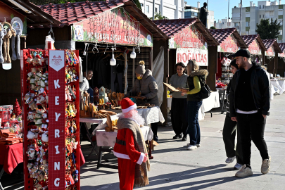 Muratpaşa'da Yılbaşı Çarşısı Renkli Başladı