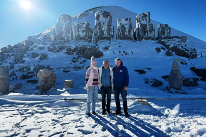 Nemrut Dağı Her Mevsim Yabancı Turistlerin Gözdesi