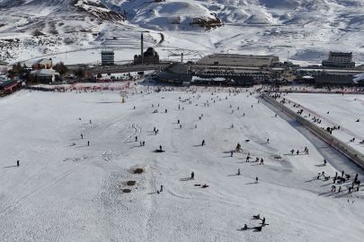 Erciyes Kayak Merkezi'nde Hafta Sonu Yoğunluğu